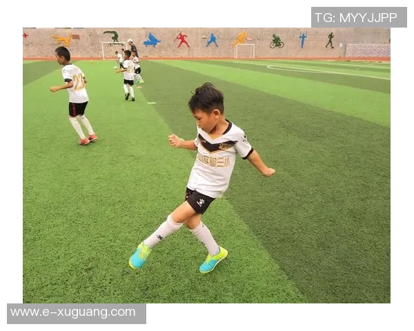 幼儿足球明星抠图创意大赛让小朋友们展现足球梦想与才华 幼儿足球明星抠图创意大赛让小朋友们展现足球梦想与才华