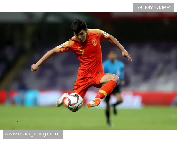 中国足球明星雕像展现运动精神与文化传承的完美结合 中国足球明星雕像展现运动精神与文化传承的完美结合