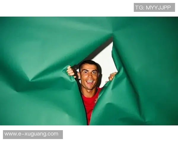 足球明星在沙滩上的真实生活瞬间展现魅力与风采 足球明星在沙滩上的真实生活瞬间展现魅力与风采