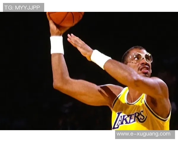 回顾NBA第一批篮球明星的辉煌历程与对篮球运动的深远影响 回顾NBA第一批篮球明星的辉煌历程与对篮球运动的深远影响